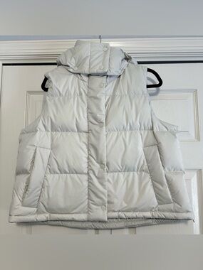Lululemon Wunder Puff 600-Down-Fill Cropped Vest in Bone Size 8 NWT‎